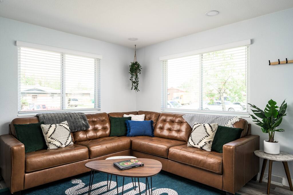 denver-emerald-stylish-retreat-near-red-rocks/