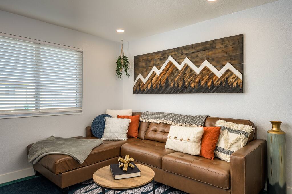 plush-king-beds-near-downtown-denver-or-fast-wifi/