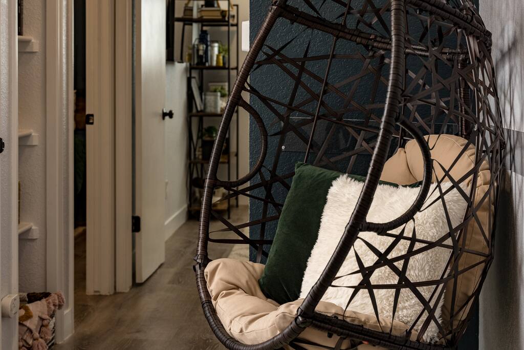 plush-king-beds-near-downtown-denver-or-fast-wifi/