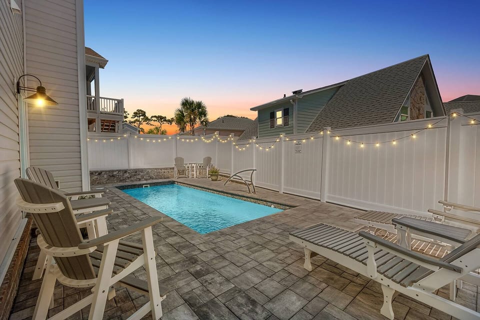 Par4Shore ~ Golf Cart ~ Heated Pool ~Walk to Beach - North Myrtle Beach