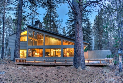 Sunriver Resort Home-Hot Tub-Pool Tbl-SHARC-A/C image 1