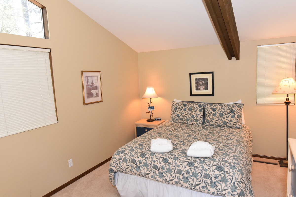 sunriver-resort-home-ac-sharc-golf-view-pool-tbl/