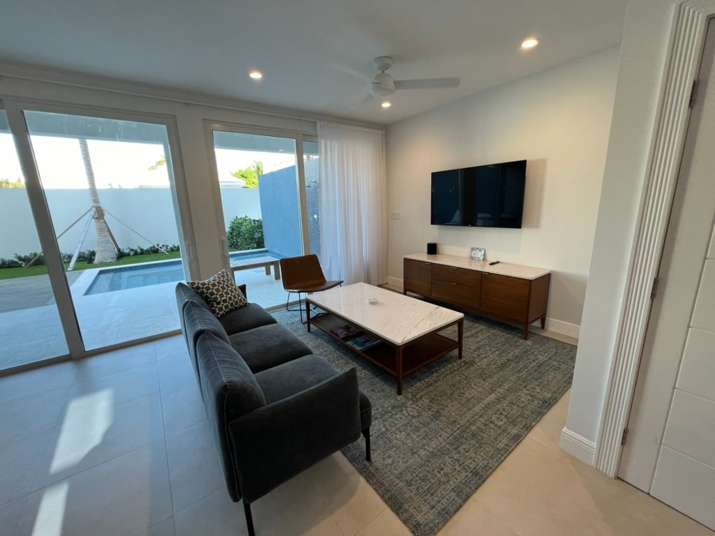 grace-bay-new-luxurious-home-3+-bedrooms-and-pool/