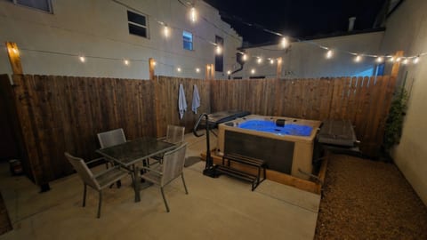 Private Hot Tub · 2BR Downtown Cañon City