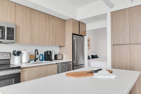 Natural Oak 2BR|Patio w/ City Views |Tysons Corner