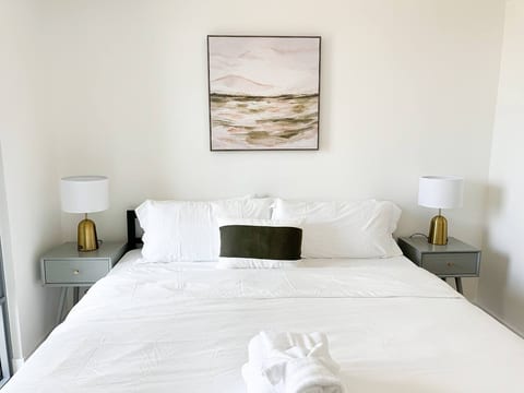 Luxury Oak + Sage 2BR | City Views | Tysons Corner
