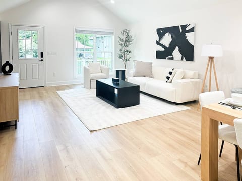 Blackish-Oak Lux 3BR|2BTH Home 7 Min DT / Stadium - Holiday Home