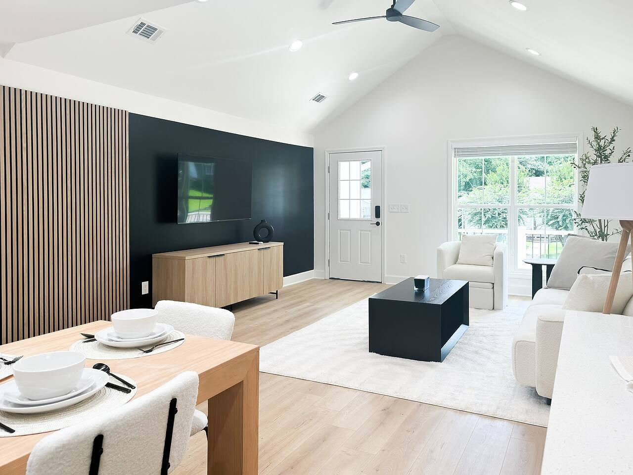 Blackish-Oak Lux 3BR|2BTH Home 7 Min DT / Stadium - Holiday Home