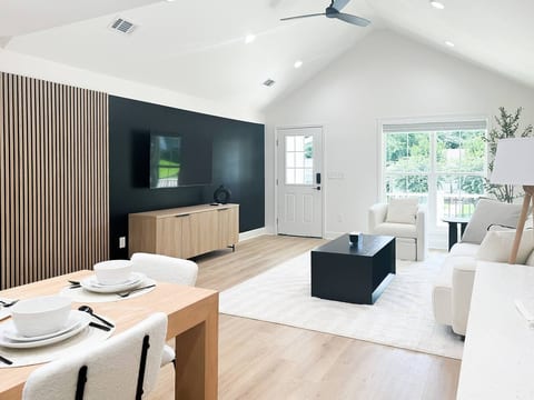 Blackish-Oak Lux 3BR|2BTH Home 7 Min DT / Stadium - Holiday Home