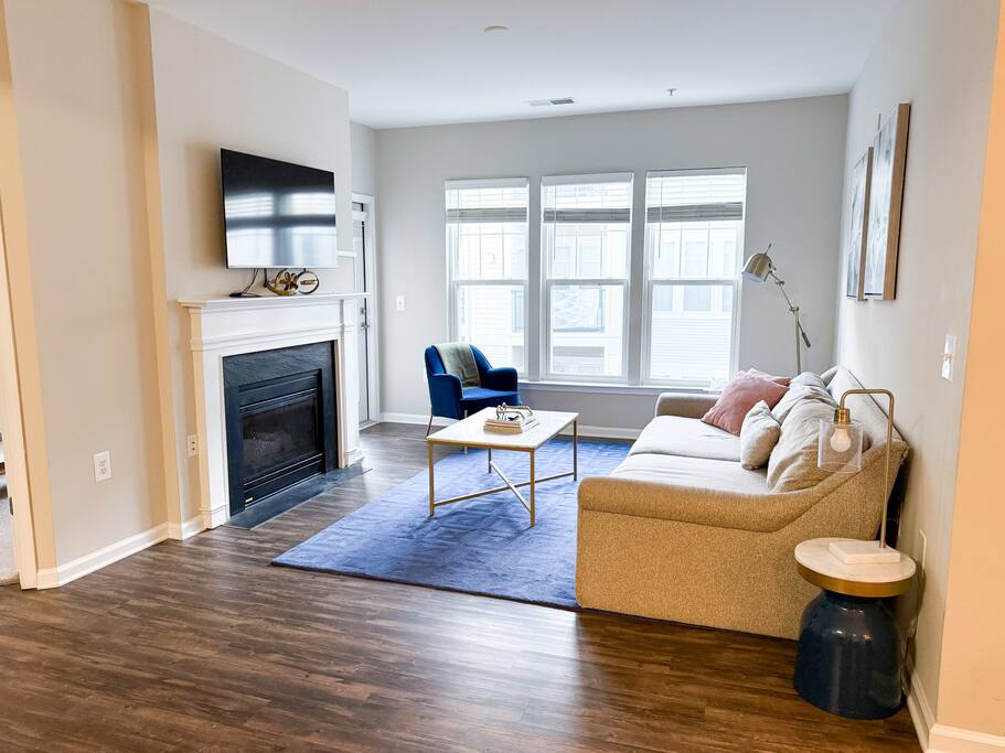 Luxy & Airy 2BR|2BTH Gym+Pool Near Mosiac District