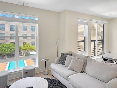 Living Room | Pool View