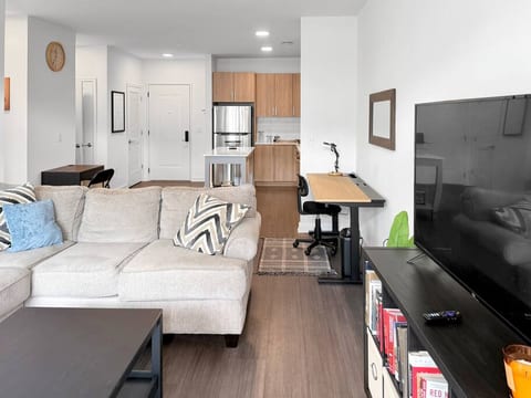 Charming 1BR Retreat | Pool View | Tysons Corner