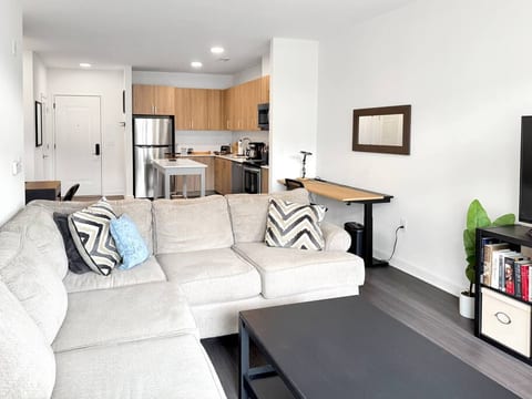 Charming 1BR Retreat | Pool View | Tysons Corner