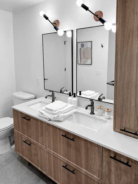 Gray-Toned Modern 2BR| Navy Yard| Patio + Amenties