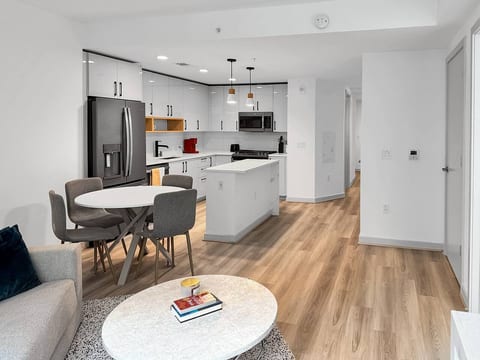 Blue Oak Escape 2BR| Navy Yard | Amenities + Views