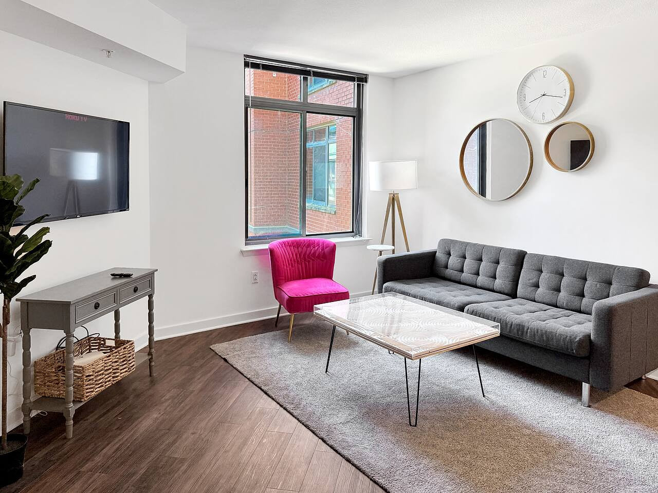 Stylish 2BR w/ Pool + Rooftop views| Walk to Metro