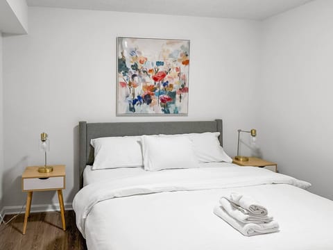 Monochrom 2BR|2BTH Capital Hill | Gym + Metro Walk