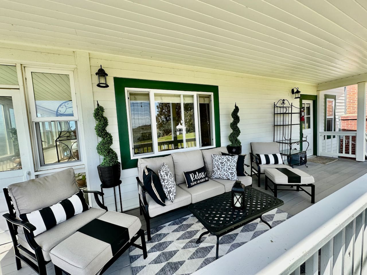 dune-lakes-storybook-cottage/