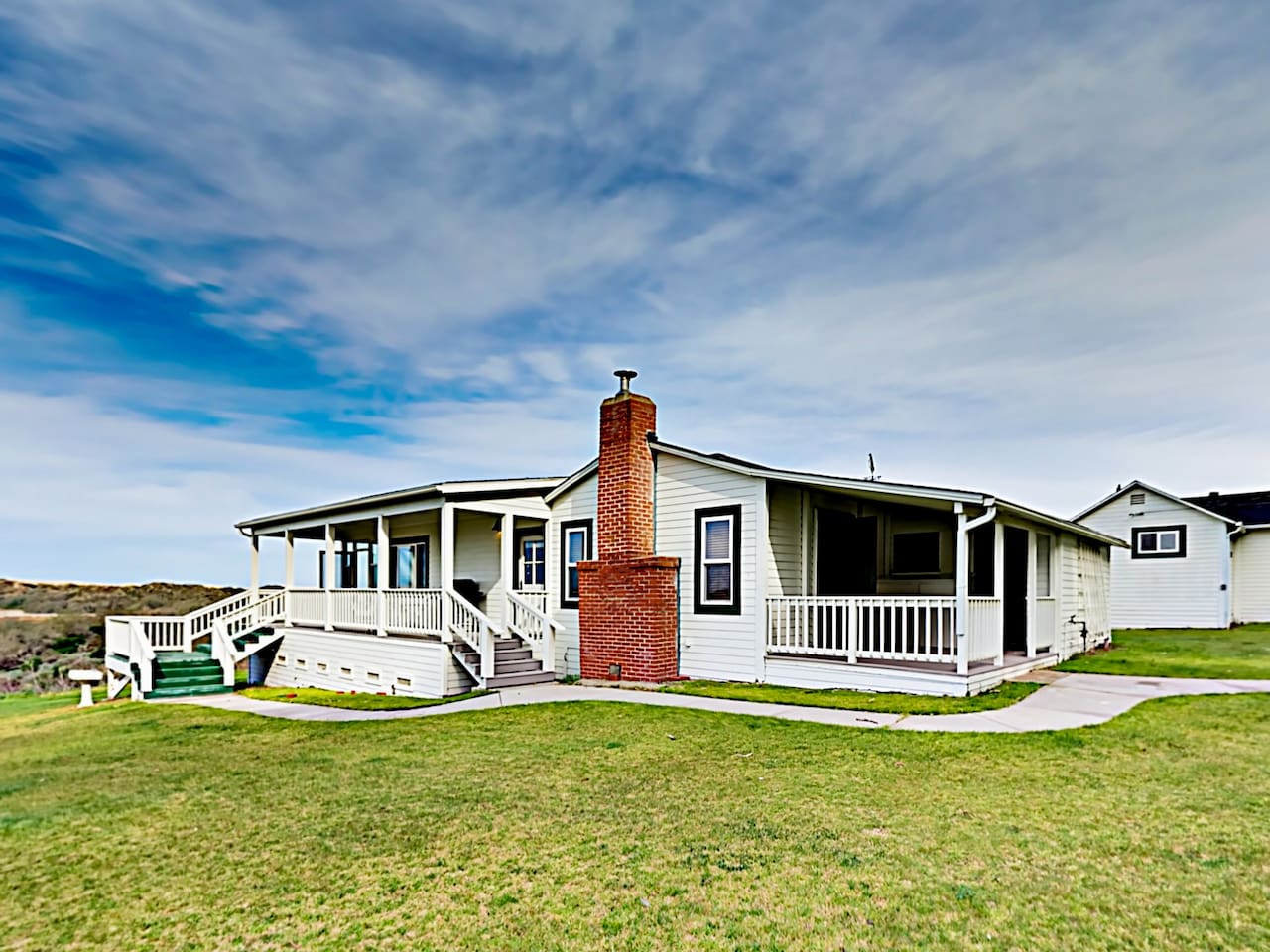 dune-lakes-storybook-cottage/