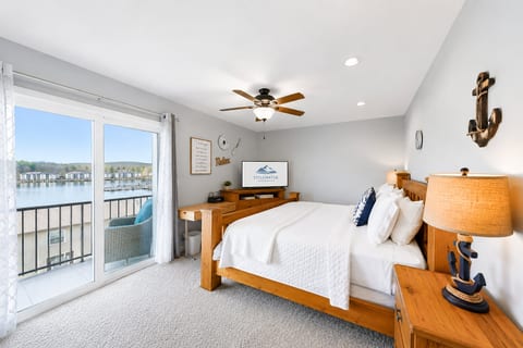 Lake Hamilton Condo w/ Pool, Pickleball & Lake Views