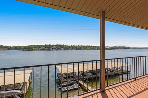 Lake Escape: Boat Slip, Pool, Lake Views