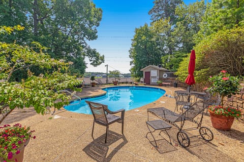 Lake Escape: Boat Slip, Pool, Lake Views