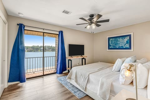Lake Escape: Boat Slip, Pool, Lake Views