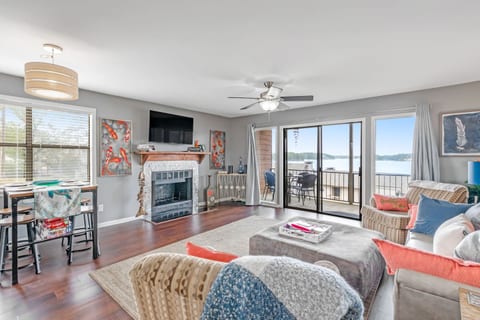 Tranquil Retreat: Pool, Pickleball, Lake, Patio