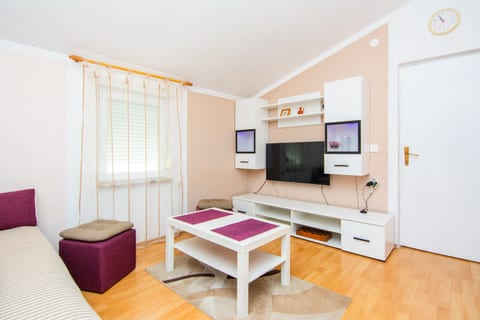 Apartment Milatovic - Unit 377844-13