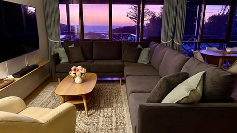 Moore to Sea~Spectacular views in stylish comfort image 3