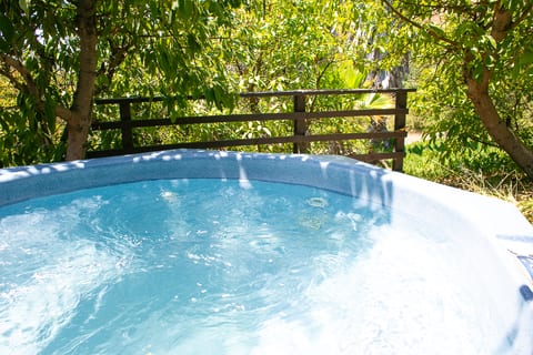 Two Bedroom Bungalow With Hottub and View