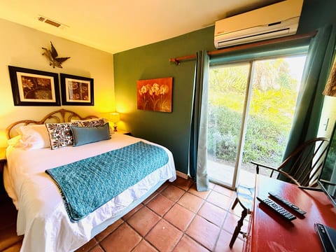 Two Bedroom Bungalow With Hottub and View
