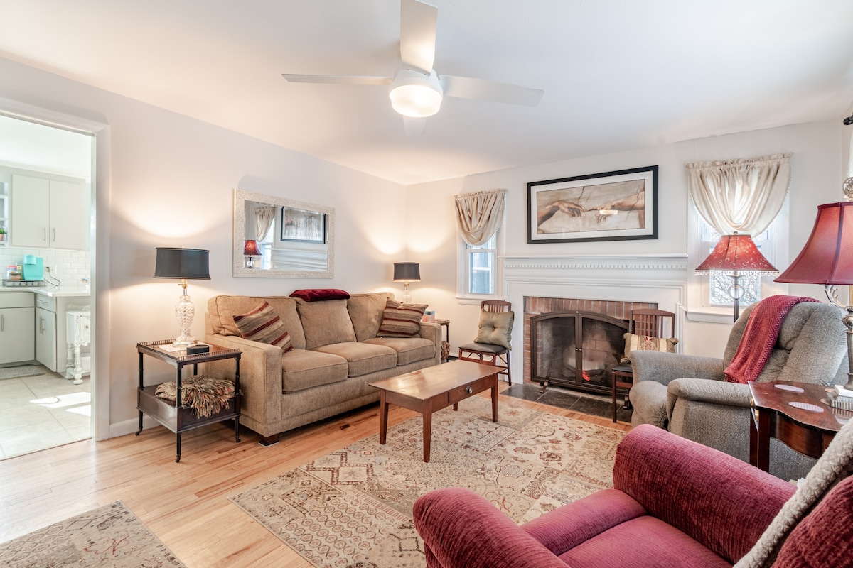 FULLY stocked Ranch Home, * Gardens* Gameroom image 1