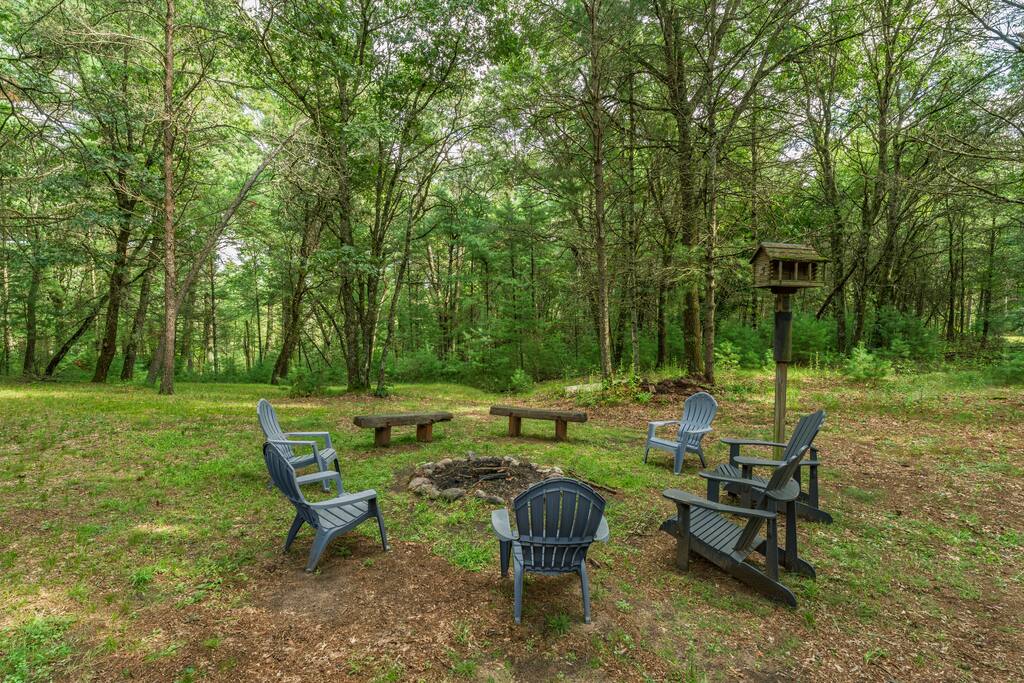 whispering-pines-and-shouting-rocks/