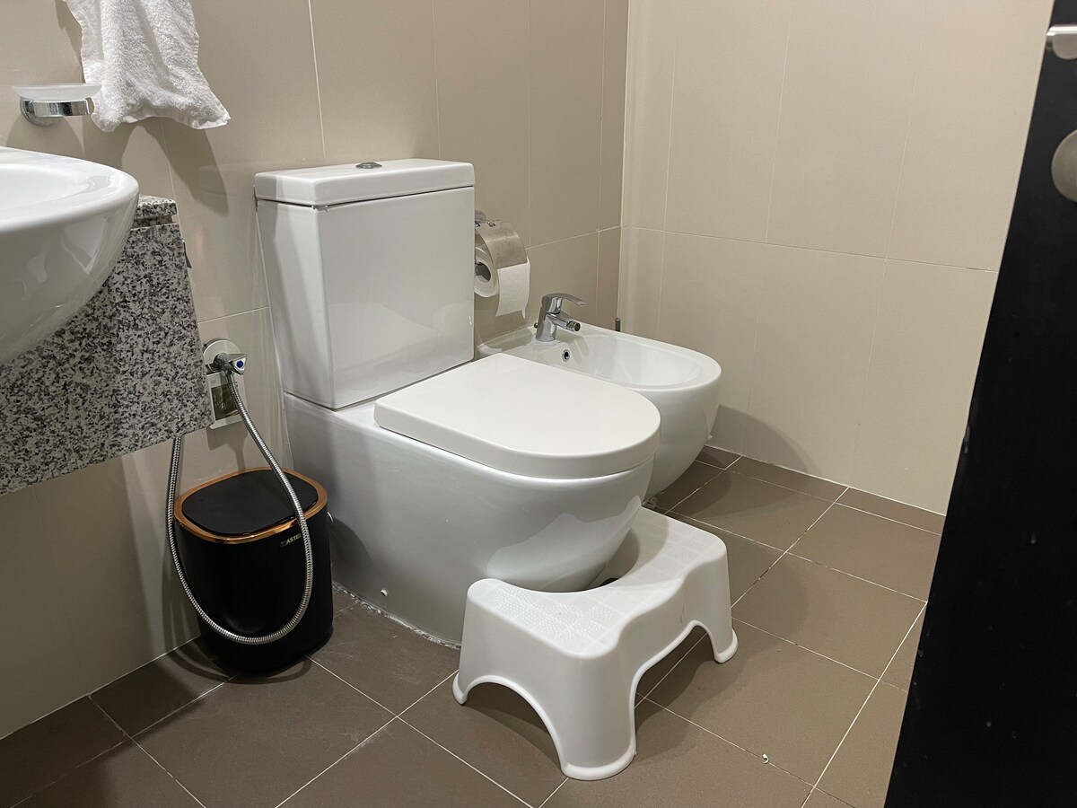 Modern Minimalist Apartment image 18