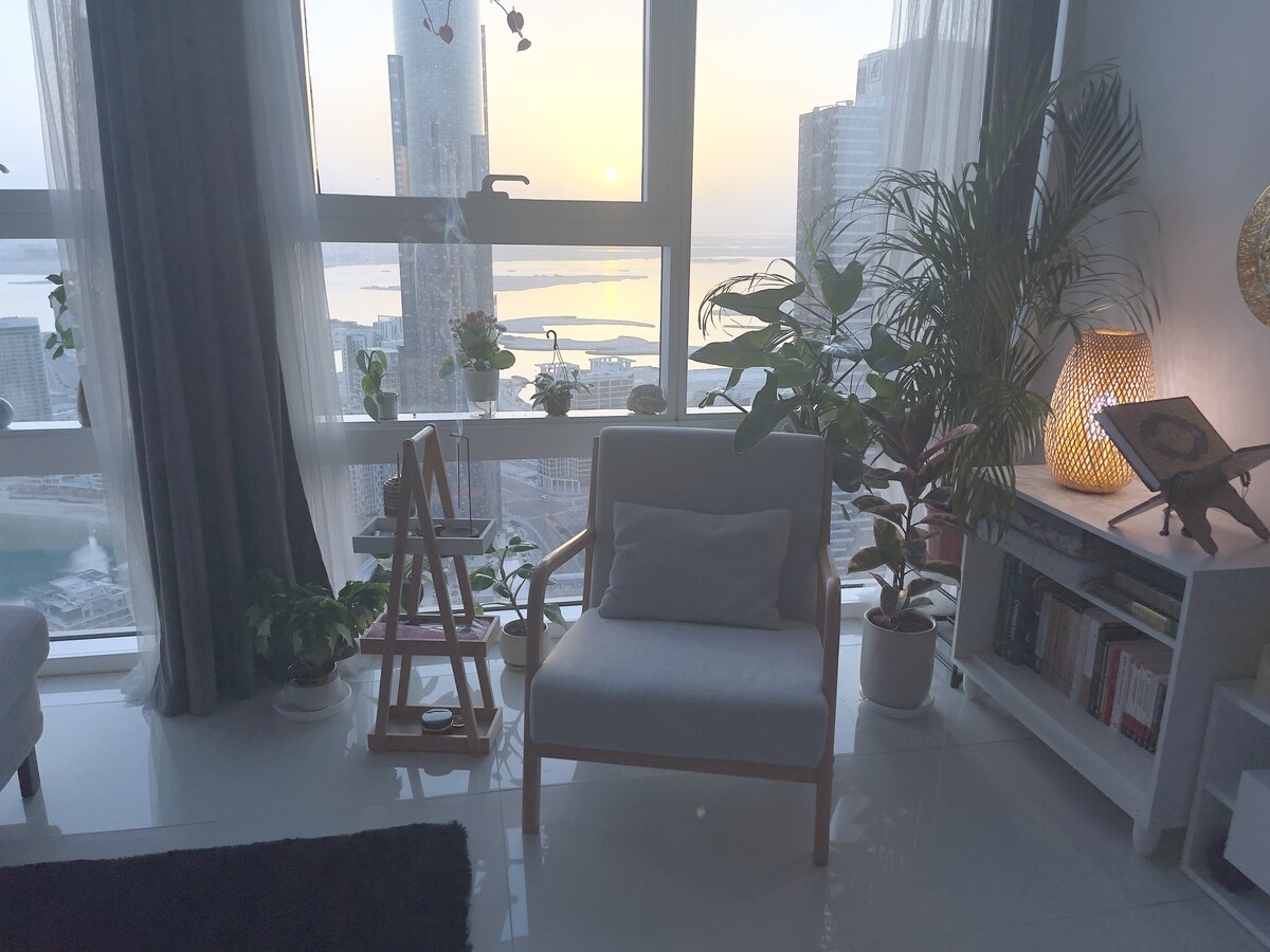 Modern Minimalist Apartment image 20