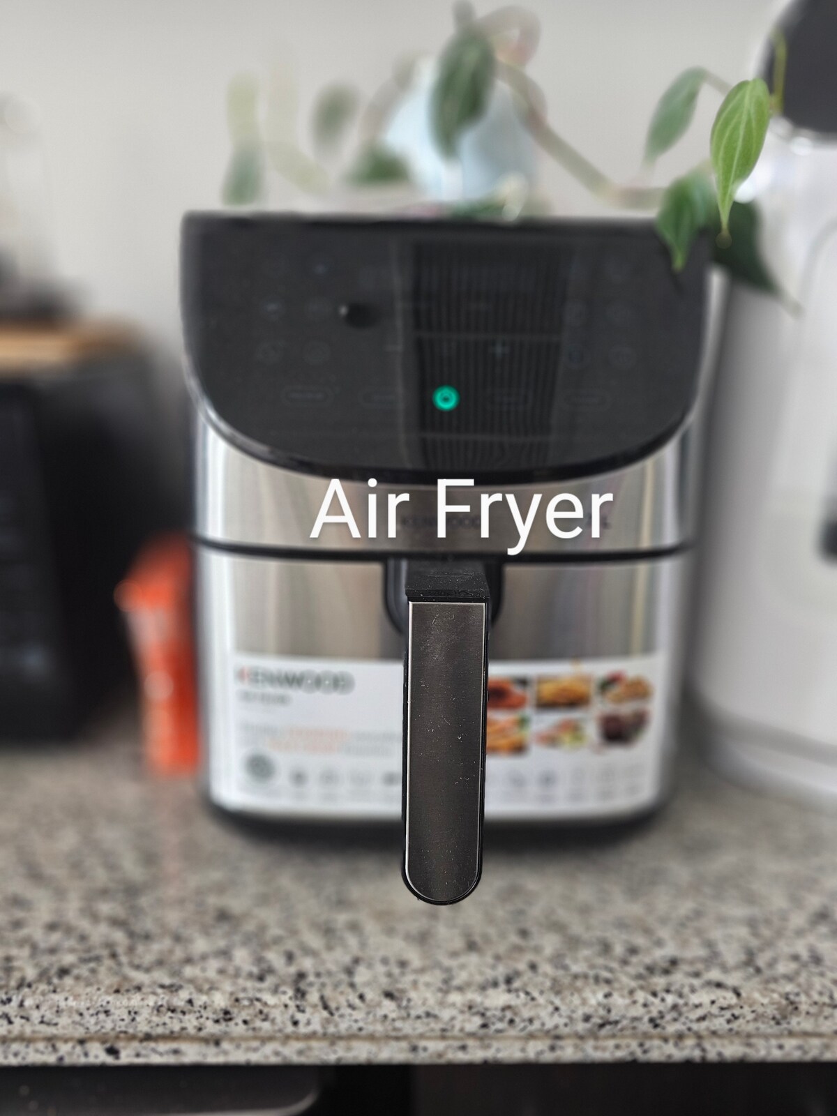 Modern Minimalist Apartment image 26