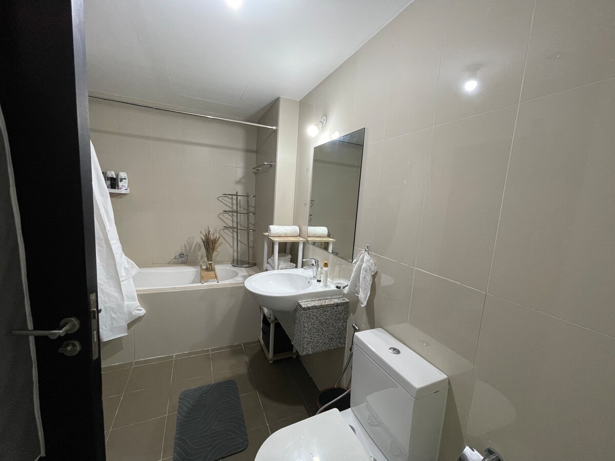 Modern Minimalist Apartment image 17