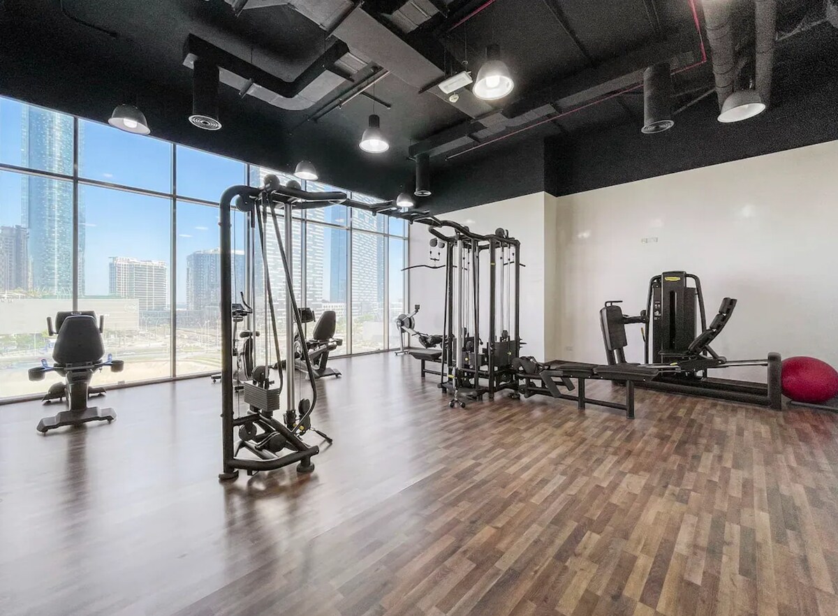 Modern Minimalist Apartment image 21