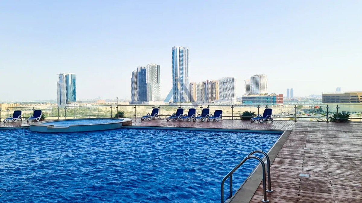 Modern Minimalist Apartment image 23