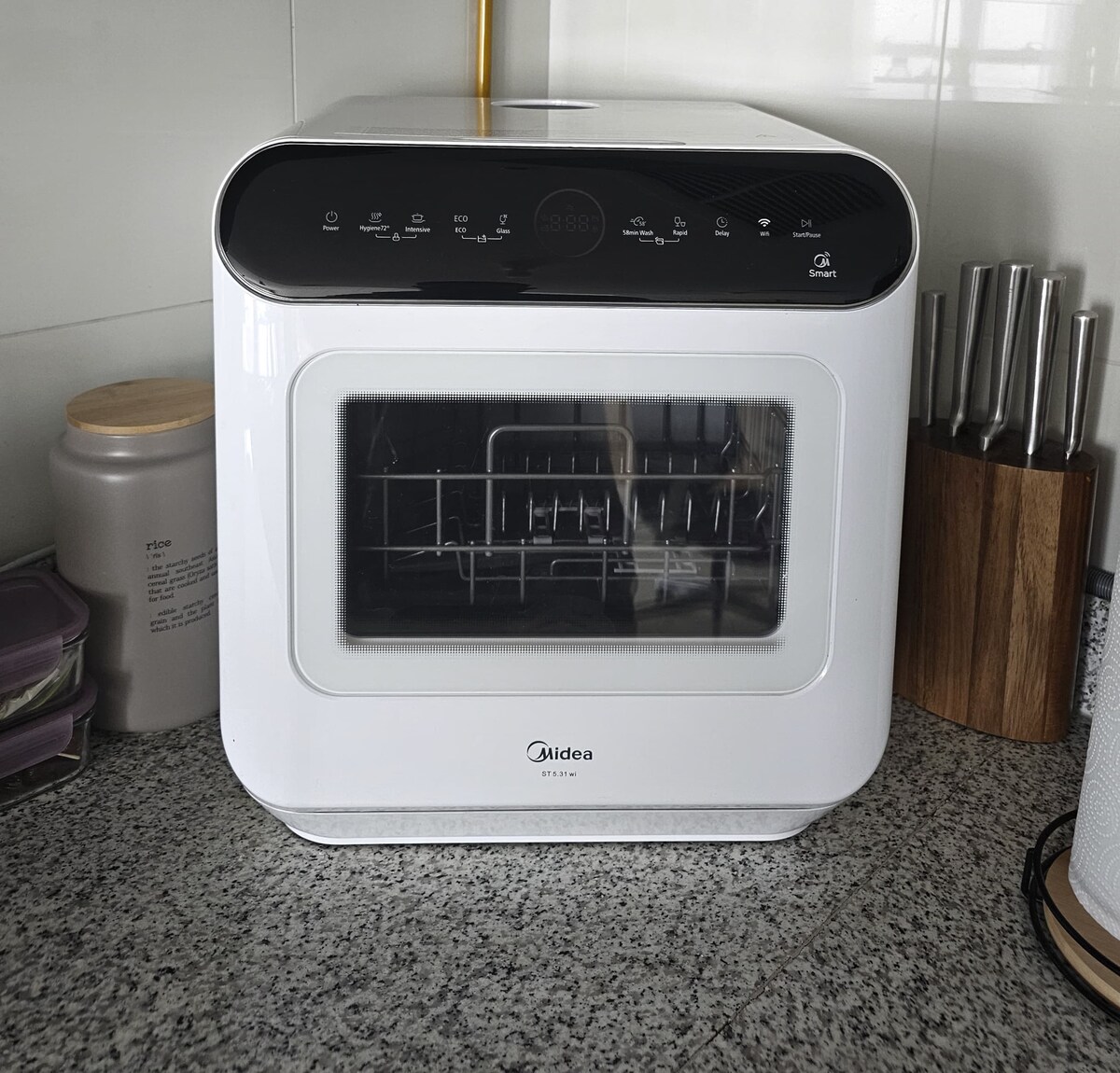 modern-minimalist-apartment/