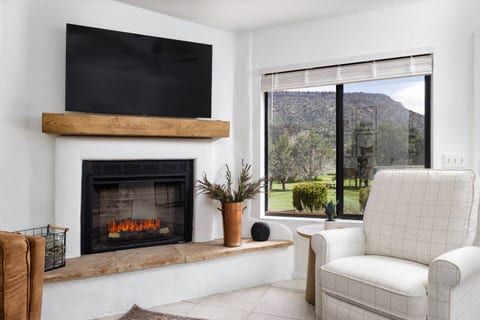 Big screen smart TV and Electric Fireplace! Nice!