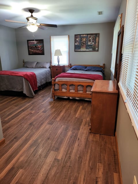 The Kozy Keep! 1500 Sq.ft. - Sleeps 8!