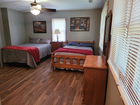 The Kozy Keep! 1500 Sq.ft. - Sleeps 8!