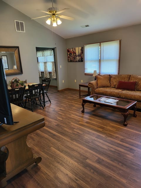 The Kozy Keep! 1500 Sq.ft. - Sleeps 8!