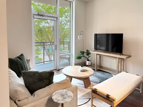 Olive Lux 2BR|2BTH – Tysons | Pool View | Parking