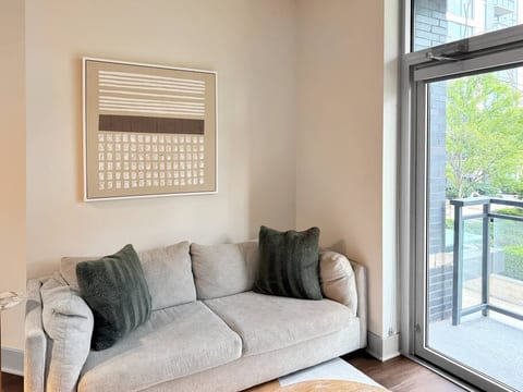 Olive Lux 2BR|2BTH – Tysons | Pool View | Parking