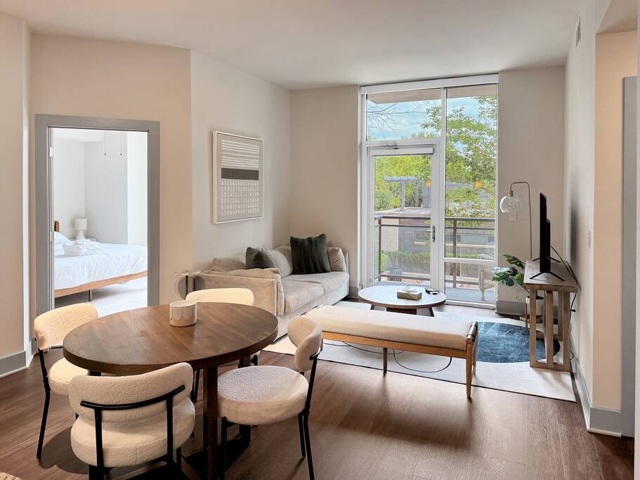 Olive Lux 2BR|2BTH – Tysons | Pool View | Parking