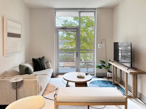 Olive Lux 2BR|2BTH – Tysons | Pool View | Parking