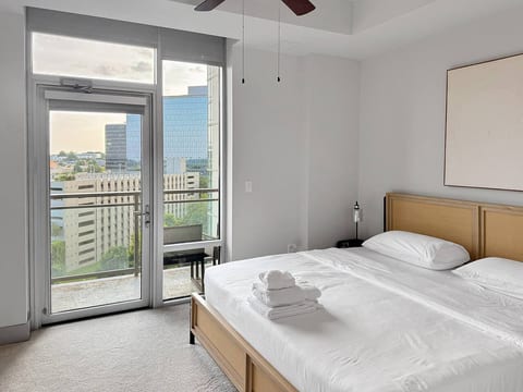 Marshmallow 1BR – Tysons | Patio Pool View|Parking